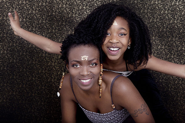 Éliké de Tiyi Renaissance avec sa tyiyna préférée